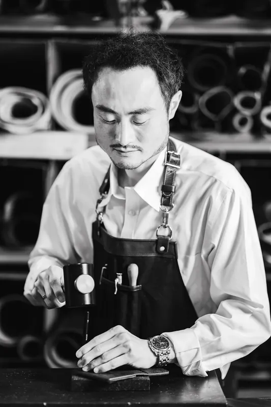 Joe working in his atelier, photographed by Dani Cruz Photography