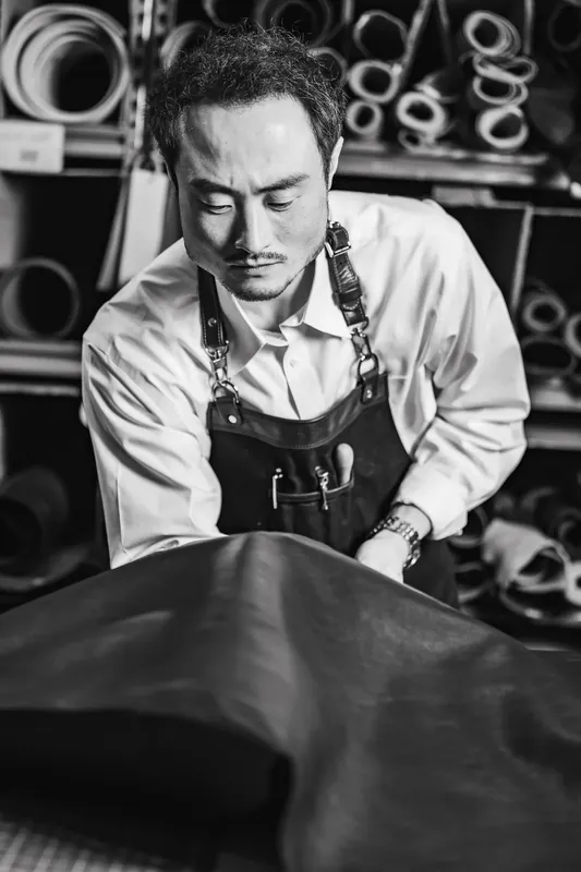 Joe working in his atelier, photographed by Dani Cruz Photography